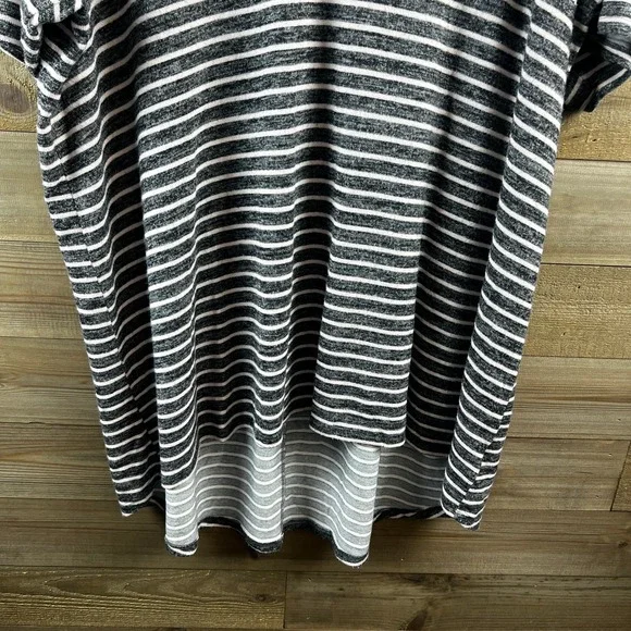 Torrid Womens Shirt Super Soft Plush Tunic Vneck Striped Knit Comfy Size 6X - Picture 3 of 6